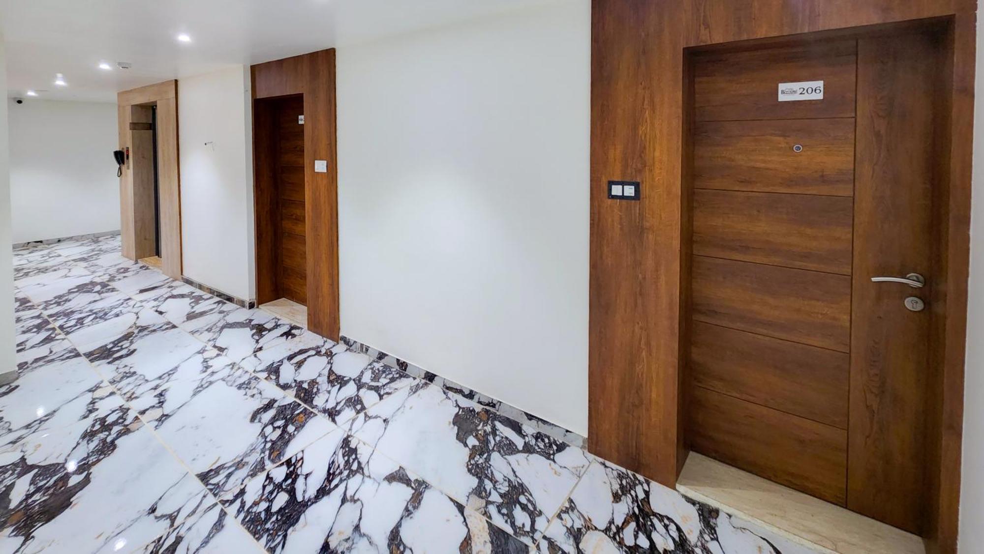 Hotel Nova Pride Rádžkót Exteriér fotografie